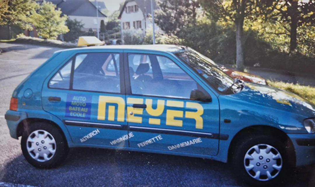 Peugeot 106, ancien véhicule utilisé par l'auto-école Meyer